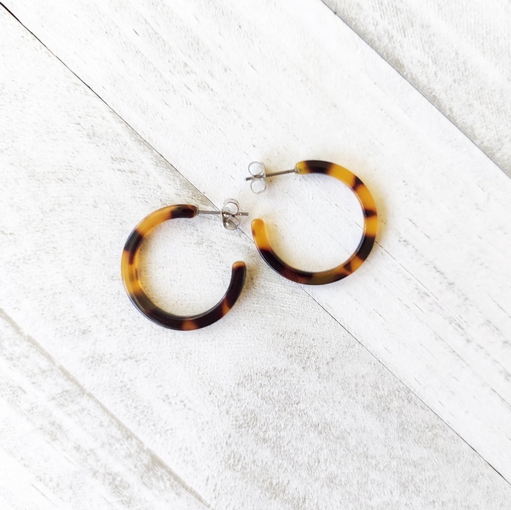 Tortoise Shell Hoops - Picture 8 of 12